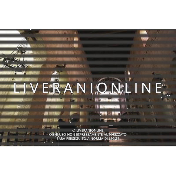 (131008) -- SYRACUSE, Oct. 8, 2013 () -- A couple look at the interior of the Duomo in Syracuse, Italy, Oct. 7, 2013. Ancient Syracuse includes the nucleus of the city\'s foundation as Ortygia by Greeks from Corinth in the 8th century BC. The site of the city, which Cicero described as \'the greatest Greek city and the most beautiful of all\', retains vestiges such as the Temple of Athena (5th century BC, later transformed to serve as a cathedral), a Greek theatre, a Roman amphitheatre, a fort and more. Many remains bear witness to the troubled history of Sicily, from the Byzantines to the Bourbons, interspersed with the Arab-Muslims, the Normans, Frederick II of the Hohenstaufen dynasty (1197--1250), the Aragons and the Kingdom of the Two Sicilies. Historic Syracuse offers a unique testimony to the development of Mediterranean civilization over three millennia. The UNESCO Commitee inscribed Syracuse as a world heritage site in 2005. (/Du Juanjuan) ©photoshot/AGENZIA ALDO LIVERANI SAS - ITALY ONLY - Il Centro storico della citta\' di Siracusa offre una testimonianza unica per lo sviluppo della civilta\' mediterranea oltre tre millenni inscritta dal Comitato UNESCO come sito del patrimonio mondiale nel 2005.