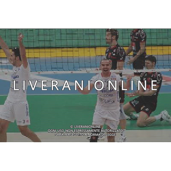 Diatec Trentino - Lube Banca Marche Macerata Volley Maschile Del Monte Supercoppa Italiana 09 ottobre 2013 nella foto l\'esultanza dei giocatori del trentino ©Garbuio/AGENZIA ALDO LIVERANI SAS