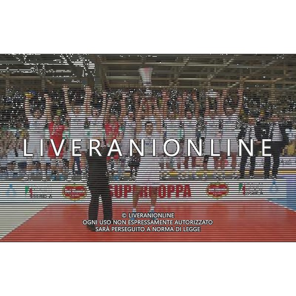 Diatec Trentino - Lube Banca Marche Macerata Volley Maschile Del Monte Supercoppa Italiana 09 ottobre 2013 nella foto l\'esultanza e festeggiamenti dei giocatori del Itas trentino ©Garbuio/AGENZIA ALDO LIVERANI SAS