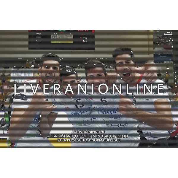 Diatec Trentino - Lube Banca Marche Macerata Volley Maschile Del Monte Supercoppa Italiana 09 ottobre 2013 nella foto l\'esultanza e festeggiamenti dei giocatori del Itas trentino ©Garbuio/AGENZIA ALDO LIVERANI SAS