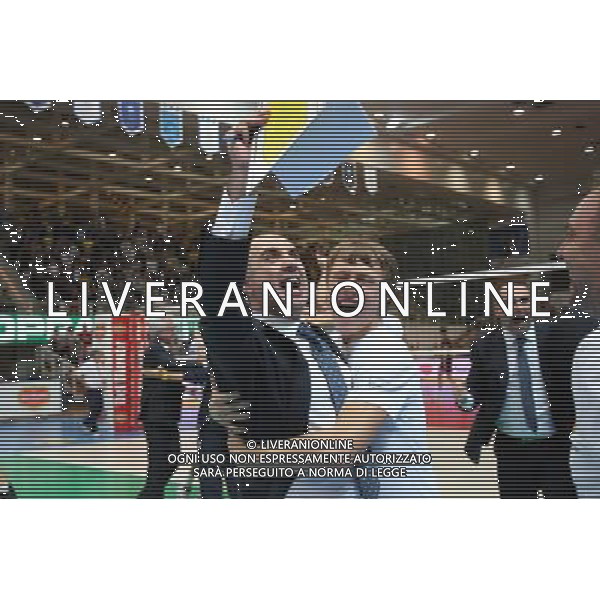 Diatec Trentino - Lube Banca Marche Macerata Volley Maschile Del Monte Supercoppa Italiana 09 ottobre 2013 nella foto l\'esultanza e festeggiamenti dei giocatori del Itas trentino - serniotti ©Garbuio/AGENZIA ALDO LIVERANI SAS