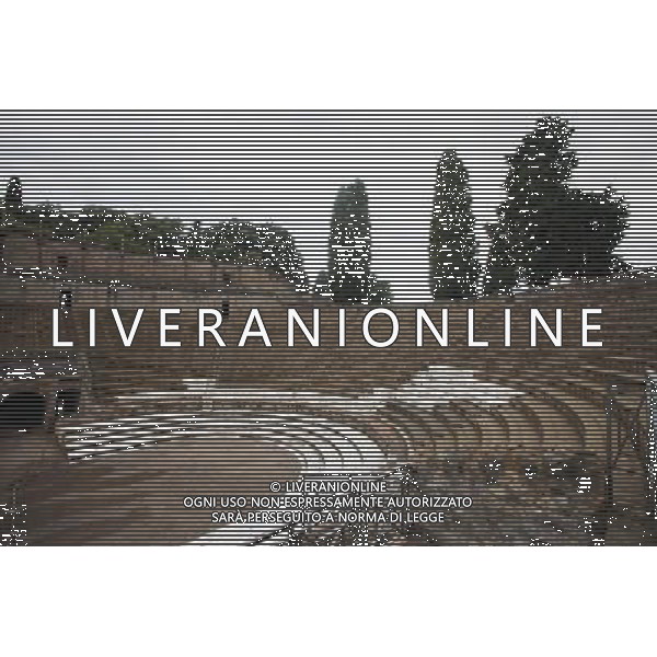 (131012) -- BEIJING, Oct. 12, 2013 () -- Photo taken on Oct. 5, 2013 shows a view of great theatre in Pompei, Italy. When Vesuvius erupted on Aug. 24, AD 79, it engulfed the flourishing Roman towns of Pompei. These have been progressively excavated and made accessible to the public since the mid-18th century, reappearing the vast expanse of the commercial town of Pompei. The UNESCO Commitee inscribed Archaeological Areas of Pompei, Herculaneum and Torre Annunziata as a world heritage site in 1997. (/Du Juanjuan) ©Photoshot/Ag. Aldo Liverani s.a.s.-Only Italy-Editorial Use Only