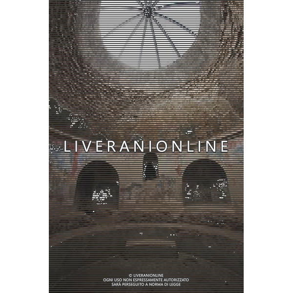 (131012) -- BEIJING, Oct. 12, 2013 () -- Photo taken on Oct. 9, 2013 shows a view of Stabiane baths in Pompei, Italy. When Vesuvius erupted on Aug. 24, AD 79, it engulfed the flourishing Roman towns of Pompei. These have been progressively excavated and made accessible to the public since the mid-18th century, reappearing the vast expanse of the commercial town of Pompei. The UNESCO Commitee inscribed Archaeological Areas of Pompei, Herculaneum and Torre Annunziata as a world heritage site in 1997. (/Du Juanjuan) ©Photoshot/Ag. Aldo Liverani s.a.s.-Only Italy-Editorial Use Only