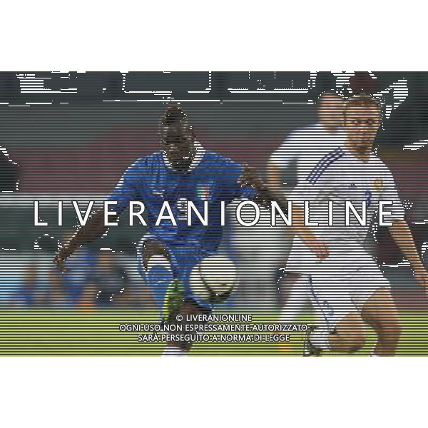 GARA DI QUALIFICAZIONE ALLA COPPA DEL MONDO FIFA 2014 NAPOLI 15 OTTOBRE 2013 STADIO SAN PAOLO ITALIA, ARMENIA NELLA FOTO: GOL BALOTELLI FOTO MOSCA- AG. LIVERANI /AGENZIA ALDO LIVERANI SAS