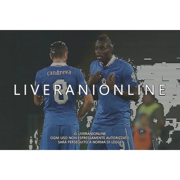 GARA DI QUALIFICAZIONE ALLA COPPA DEL MONDO FIFA 2014 NAPOLI 15 OTTOBRE 2013 STADIO SAN PAOLO ITALIA, ARMENIA NELLA FOTO: BALOTELLI, CANDREVA FOTO MOSCA- AG. LIVERANI /AGENZIA ALDO LIVERANI SAS