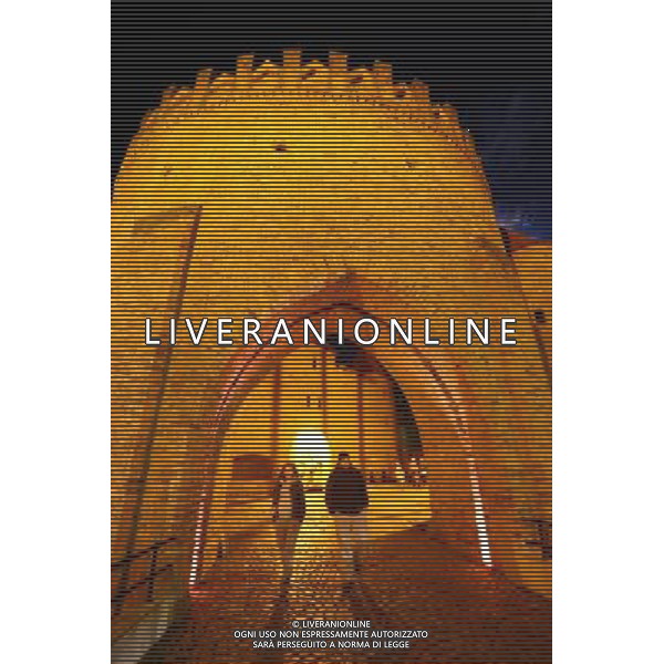 (131020) -- WARSAW, Oct. 20, 2013 () -- Photo taken on Oct. 18, 2013 shows the night view of Historic Center of Warsaw, in Warsaw, Poland. Historic Center of Warsaw was inscribed on the World Heritage List in 1980. (/Gong Bing) ©Photoshot/Ag. Aldo Liverani s.a.s.-Only Italy-Editorial Use Only