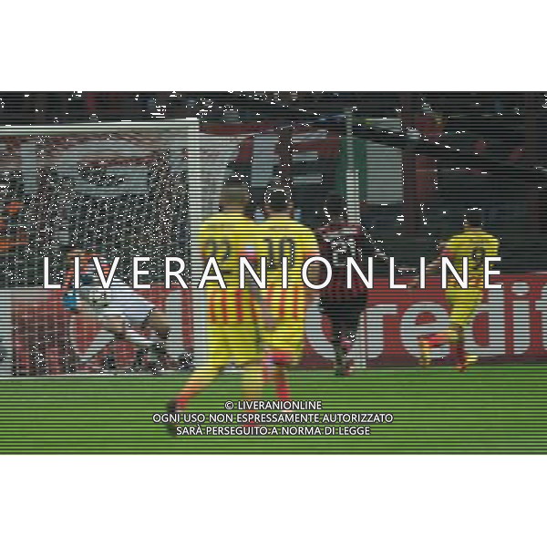UEFA Champions League - Fase a gironi 3å¡ giornata gruppo H Milano 22-10-2013 Stadio Giuseppe Meazza San Siro Milan - Barcellona nella foto sull\'a 1 a 1 Amelia para una conclusione di Sanchez foto Roberto Garavaglia - ag. Aldo Liverani