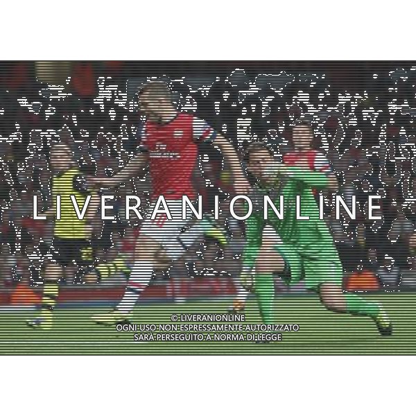 Arsenal\'s Jack Wilshere beats Borussia Dortmund\'s Roman Weidenfeller Photo by Kieran Galvin/CameraSport Football - UEFA Champions League Group F - Arsenal v Borussia Dortmund - Tuesday 22nd October 2013 - emirates stadium - London å© CameraSport - 43 Linden Ave. Countesthorpe. Leicester. England. LE8 5PG - Tel: +44 (0) 116 277 4147 - admin@camerasport.com - www.camerasport.com /AGENZIA ALDO LIVERANI SAS - ITALY ONLY - EDITORIAL USE ONLY