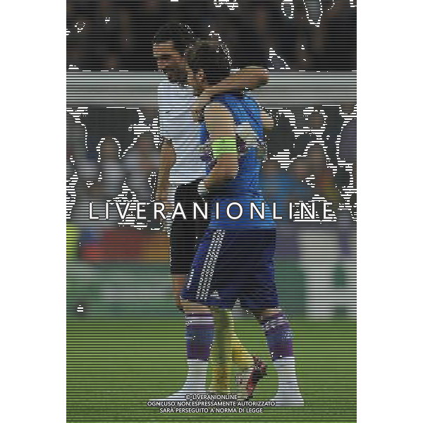UEFA Champions League 2013/2014 Gruppo B Madrid (Spagna) - 23.10.2013 Real Madrid-Juventus Nella Foto:buffon abbraccia casillas /Ph.Vitez-Ag. Aldo Liverani