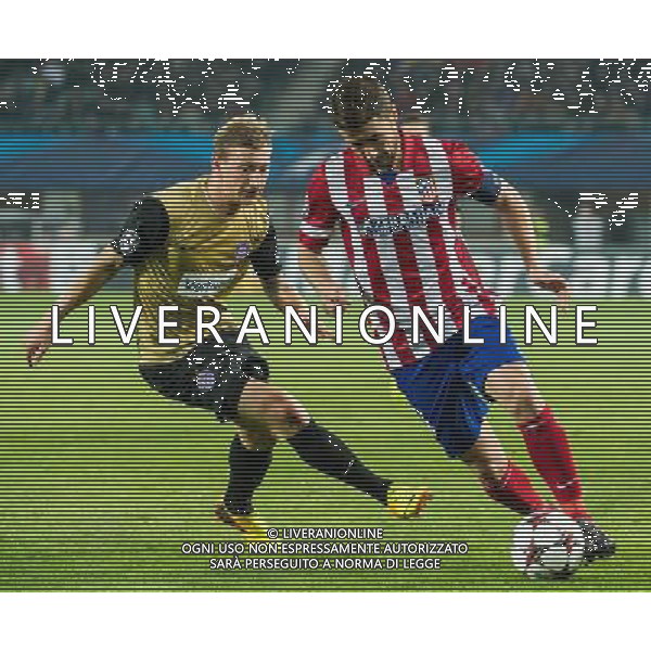 22.10.2013, Ernst Happel Stadion, AUT, UEFA Champions League, FK Austria Wien vs Atletico Madrid, Gruppe G, im Bild Zweikampf zwischen Daniel Royer, (FK Austria Wien, #28) und Arenas Gabriel Fernandez, (Atletico Madrid, #14) // during the UEFA Champions League group G match between FK Austria Vienna and Club Atletico de Madrid at the Ernst Happel Stadion in Vienna, Austria on 2013/10/22. Â©photoshot/AGENZIA ALDO LIVERANI SAS - ITALY ONLY - FK Austria Vienna vs Atletico Madrid UEFA Champions gruppo G a Ernst Happel Stadion di Vienna, in Austria 22 ottobre 2013 