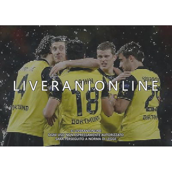 (131023) -- LONDON, Oct. 23, 2013 () -- Robert Lewandowski(2nd, L) of Borussia Dortmund celebrates victory with teammates after the UEFA Champions League Group F match between Arsenal FC and Borussia Dortmund at Emirates Stadium in London, Britain on Oct. 22, 2013. Borussia Dortmund won 2-1.(/Wang Lili) ©PHOTOSHOT/AGENZIA ALDO LIVERANI SAS - ITALY ONLY - Arsenal v Borussia Dortmund UEFA Champions League Group F 22 ottobre 2013