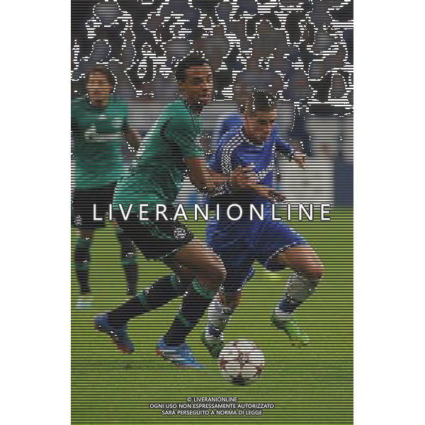 22.10.2013, Veltins Arena, Gelsenkirchen, GER, UEFA CL, FC Schalke 04 vs FC Chelsea, im Bild Joel Matip ( links Schalke 04 ) im Zweikampf mit Fernando Torres ( rechts Chelsea FC / Action / Aktion ) // during the UEFA Champions League group E match between FC Schalke 04 and FC Chelsea at the Veltins Arena in Gelsenkirchen, Germany on 2013/10/22. *****ATTENTION - OUT of GER***** ©photoshot/AGENZIA ALDO LIVERANI SAS - ITALY ONLY - EDITORIAL USE ONLY