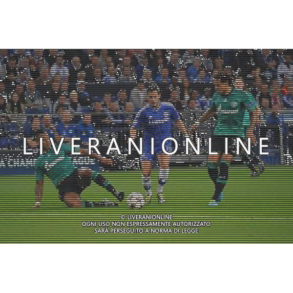 22.10.2013, Veltins Arena, Gelsenkirchen, GER, UEFA CL, FC Schalke 04 vs FC Chelsea, im Bild Dennis Aogo ( links ), Jermaine Jones ( rechts beide Schalke 04 ) nehmen Eden Hazard ( mitte Chelsea FC / Action / Aktion ), die Zange // during the UEFA Champions League group E match between FC Schalke 04 and FC Chelsea at the Veltins Arena in Gelsenkirchen, Germany on 2013/10/22. *****ATTENTION - OUT of GER***** ©photoshot/AGENZIA ALDO LIVERANI SAS - ITALY ONLY - EDITORIAL USE ONLY