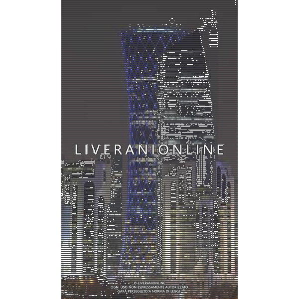 26.12.2012, Doha, QAT, Skyline von Doha bei Nacht, im Bild Nachtaufnahme Skyline von Doha mit Tornado Tower, Doha, Katar, Qatar, Persischer Golf, Naher Osten, Asien // Picture of the Night Skyline of Doha, Quatar on 2012/12/26. *****ATTENTION - OUT of GER***** ©photoshot/AGENZIA ALDO LIVERANI SAS - ITALY ONLY - Le torri di Doha all\'orizzonte nella notte in Qatar