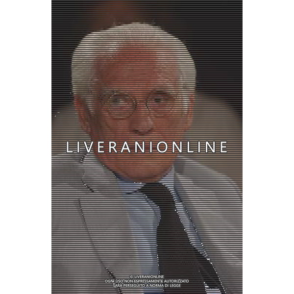 MILANO 19/6/2003 VIA PIER LOMBARDO, 14 TEATRO FRANCO PARENTI PRESENTAZIONE DEL LIBRO DI ALAIN ELKANN \'UNA LUNGA ESTATE\' NELLA FOTO GUGLIELMI ANGELO FOTO MARIO ROMANO/AG. ALDO LIVERANI