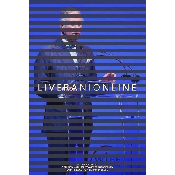 Britain\'s Prince Charles, Prince of Wales delivers his address during a reception and gala dinner at the end of the opening day of the 9th World Islamic Economic Forum in London on October 29, 2013. The Prince of Wales addressed visiting dignatories and guests at the gala dinner as London plays host to the first World Islamic Forum outside the Muslim world. ©photoshot/AGENZIA ALDO LIVERANI SAS - ITALY ONLY - REALI INGLESI: Il principe Carlo d\'Inghilterra alla cena di gala al 9¡ World Islamic Economic Forum (Forum mondiale islamico) a Londra il 29 Ottobre 2013