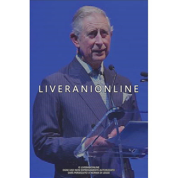 Britain\'s Prince Charles, Prince of Wales delivers his address during a reception and gala dinner at the end of the opening day of the 9th World Islamic Economic Forum in London on October 29, 2013. The Prince of Wales addressed visiting dignatories and guests at the gala dinner as London plays host to the first World Islamic Forum outside the Muslim world. ©photoshot/AGENZIA ALDO LIVERANI SAS - ITALY ONLY - REALI INGLESI: Il principe Carlo d\'Inghilterra alla cena di gala al 9¡ World Islamic Economic Forum (Forum mondiale islamico) a Londra il 29 Ottobre 2013