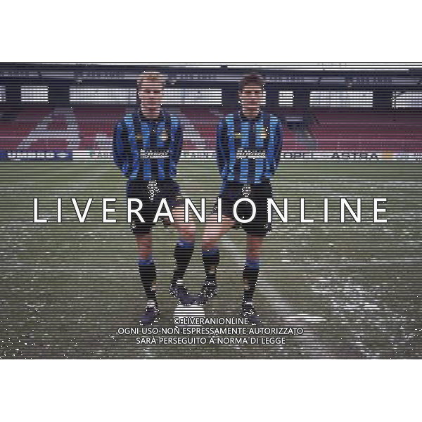ARCHIVIO LIVERANI NELLAFOTO DENNIS BERGKAMP CON LA MAGLIA INTER E WIM JONK AG ALDO LIVERANI SAS