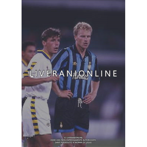 ARCHIVIO LIVERANI NELLAFOTO DENNIS BERGKAMP CON LA MAGLIA INTER AFFIANCO FATTORI VERONA CALCIO AG ALDO LIVERANI SAS
