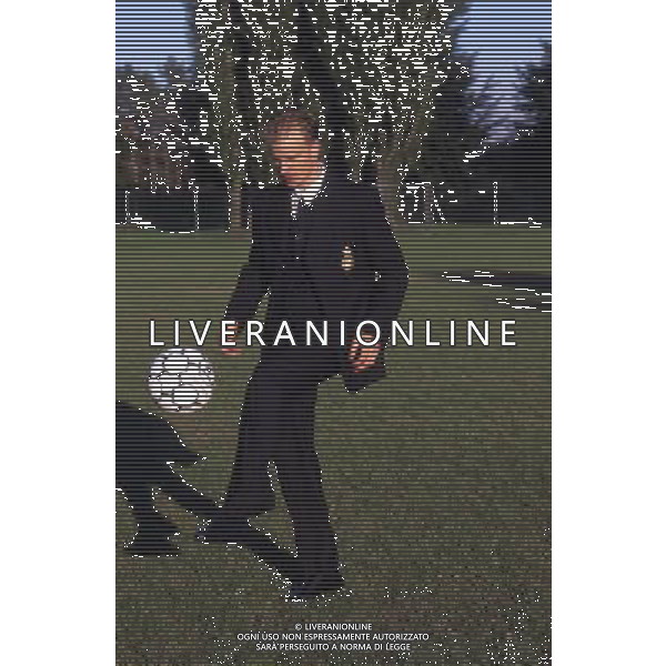 ARCHIVIO LIVERANI NELLAFOTO DENNIS BERGKAMP CON LA MAGLIA INTER AG ALDO LIVERANI SAS