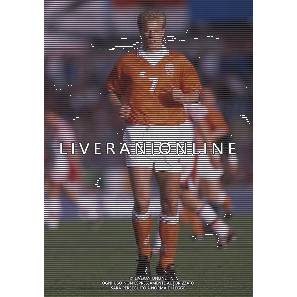 ARCHIVIO LIVERANI NELLA FOTO DENNIS BERGKAMP CON LA MAGLIA NAZIONALE OLANDA AG ALDO LIVERANI SAS