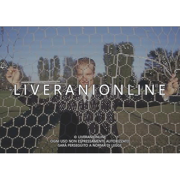 ARCHIVIO LIVERANI NELLAFOTO DENNIS BERGKAMP CON LA MAGLIA INTER AG ALDO LIVERANI SAS