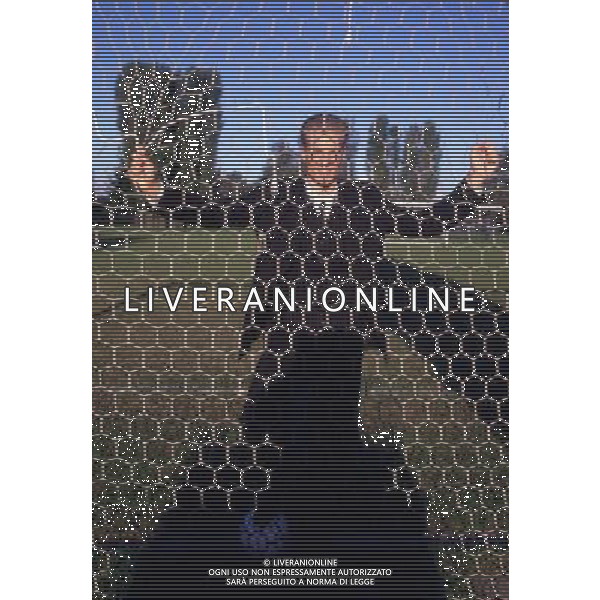 ARCHIVIO LIVERANI NELLAFOTO DENNIS BERGKAMP CON LA MAGLIA INTER AG ALDO LIVERANI SAS