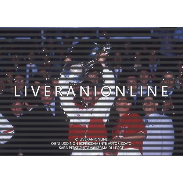 ARCHIVIO LIVERANI NELLA FOTO CHRISTIAN PANUCCI CON MAGLIA DEL MILAN E LA COPPA DEI CAMPIONI AG ALDO LIVERANI SAS