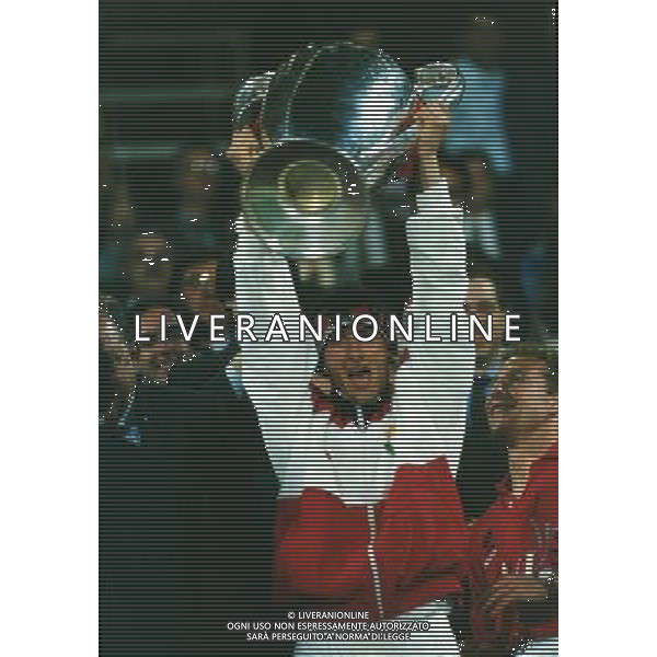 ARCHIVIO LIVERANI NELLA FOTO CHRISTIAN PANUCCI CON MAGLIA DEL MILAN E LA COPPA DEI CAMPIONI AG ALDO LIVERANI SAS