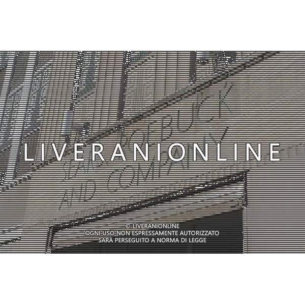 The Sears Roebuck and Co. store in Flatbush in Brooklyn in New York on Saturday, November 2, 2013. Sears Holdings is considering selling its Sears Auto Center and Lands\' End units. The Brooklyn art deco store with its 10 store tower as built in in 1932 and was designated a city landmark in 2012. It was designed by the architecture firm Nimmons Car \' Wright ©photoshot/AGENZIA ALDO LIVERANI SAS - ITALY ONLY - Vedute della citta\' di New York