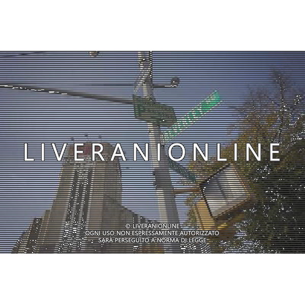 The Sears Roebuck and Co. store in Flatbush in Brooklyn in New York on Saturday, November 2, 2013. Sears Holdings is considering selling its Sears Auto Center and Lands\' End units. The Brooklyn art deco store with its 10 store tower as built in in 1932 and was designated a city landmark in 2012. It was designed by the architecture firm Nimmons Car \' Wright ©photoshot/AGENZIA ALDO LIVERANI SAS - ITALY ONLY - Vedute della citta\' di New York