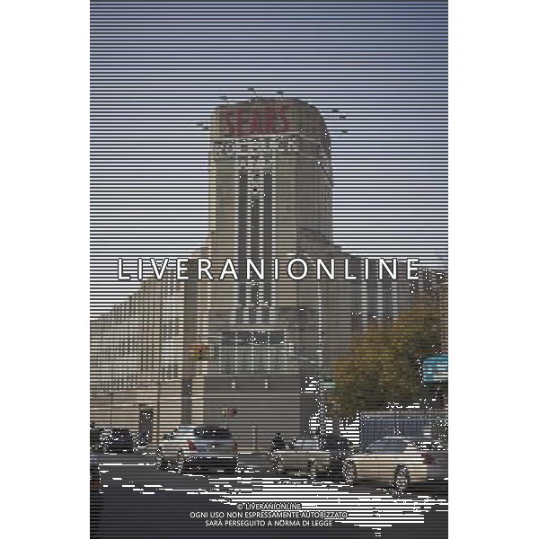 The Sears Roebuck and Co. store in Flatbush in Brooklyn in New York on Saturday, November 2, 2013. Sears Holdings is considering selling its Sears Auto Center and Lands\' End units. The Brooklyn art deco store with its 10 store tower as built in in 1932 and was designated a city landmark in 2012. It was designed by the architecture firm Nimmons Car \' Wright ©photoshot/AGENZIA ALDO LIVERANI SAS - ITALY ONLY - Vedute della citta\' di New York