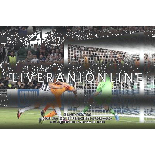 2013 © Matteo Bottanelli (Liverani) - MB Torino 05/11/13 - Calcio - Champions League - Juventus Real Madrid - nella foto: Parata Casillas su Marchisio FOTO BOTTANELLI MATTEO-AG ALDO LIVERANI SAS