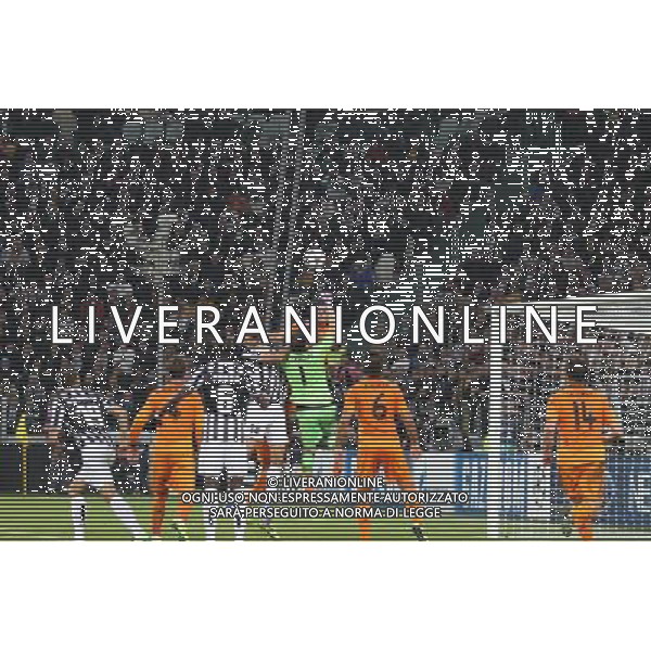 2013 © Matteo Bottanelli (Liverani) - MB Torino 05/11/13 - Calcio - Champions League - Juventus Real Madrid - nella foto: Parata Casillas FOTO BOTTANELLI MATTEO-AG ALDO LIVERANI SAS