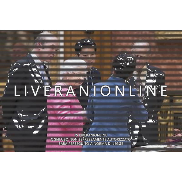 The President of the Republic of Korea Park Geun-Hye , Prince Philip, Duke of Edinburgh and Queen Elizabeth II look at an exhibition of Korean related items from the Royal Collection and Royal Archives in the Picture Gallery of Buckingham Palace on the 5th of November 2013, London, England. ©photoshot/AGENZIA ALDO LIVERANI SAS - ITALY ONLY - EDITORIAL USE ONLY - REALI INGLESI: Il Presidente della Repubblica di Corea Park Geun-Hye, Principe Filippo, Duca di Edimburgo e la regina Elisabetta II osservano gli oggetti coreani dalla Royal Collection e Royal Archives in mostra nella Pinacoteca di Buckingham Palace il 5 Novembre 2013 , Londra, Inghilterra