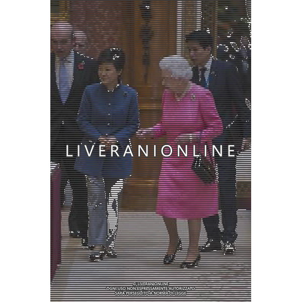 The President of the Republic of Korea Park Geun-Hye , Prince Philip, Duke of Edinburgh and Queen Elizabeth II look at an exhibition of Korean related items from the Royal Collection and Royal Archives in the Picture Gallery of Buckingham Palace on the 5th of November 2013, London, England. ©photoshot/AGENZIA ALDO LIVERANI SAS - ITALY ONLY - EDITORIAL USE ONLY - REALI INGLESI: Il Presidente della Repubblica di Corea Park Geun-Hye, Principe Filippo, Duca di Edimburgo e la regina Elisabetta II osservano gli oggetti coreani dalla Royal Collection e Royal Archives in mostra nella Pinacoteca di Buckingham Palace il 5 Novembre 2013 , Londra, Inghilterra