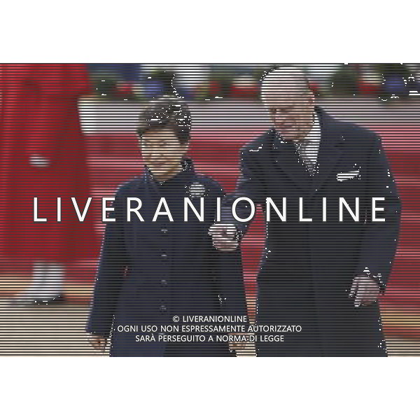 South Korea\'s President Park Geun-hye (L) is escorted by Britain\'s Prince Philip to inspect a Guard of Honour at Horseguards Parade in central London November 5, 2013. ©photoshot/AGENZIA ALDO LIVERANI SAS - ITALY ONLY - EDITORIAL USE ONLY