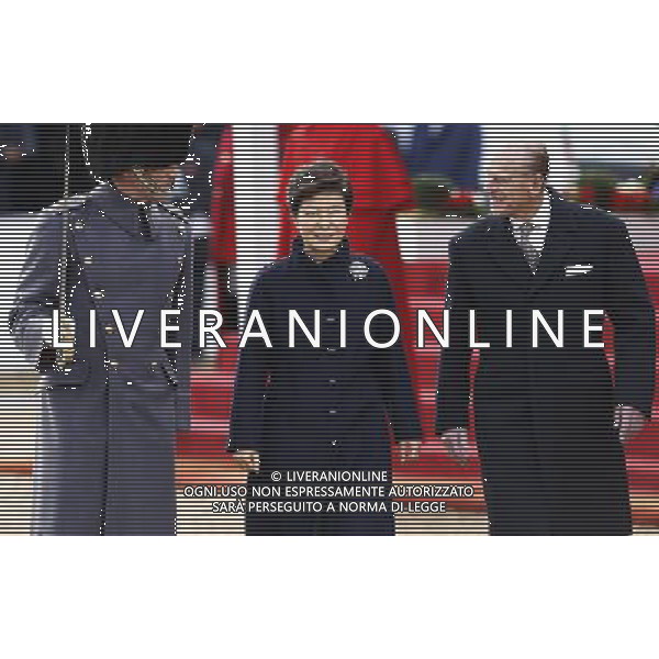 South Korea\'s President Park Geun-hye (C) is escorted by Britain\'s Prince Philip (R) as she inspect a Guard of Honour at Horseguards Parade in central London November 5, 2013. ©photoshot/AGENZIA ALDO LIVERANI SAS - ITALY ONLY - EDITORIAL USE ONLY