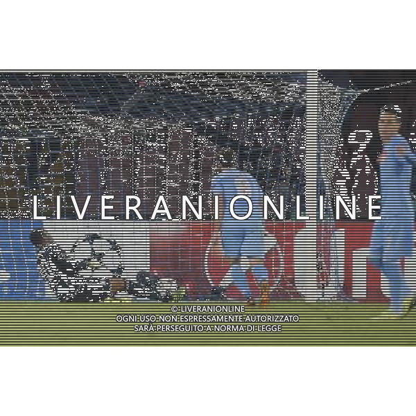 NAPOLI, OLYMPIQUE MARSEILLE NELLA FOTO: GOL INLER GOKHAN FOTO MOSCA- AG.LIVERANI