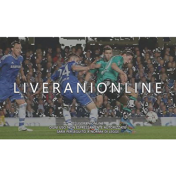 Shalke\'s Julian Draxler despite the attentions of Chelsea\'s Gary Cahill Photo by Kieran Galvin/CameraSport Football - UEFA Champions League Group E - Chelsea v Schalke - Wednesday 6th November 2013 - Stamford bridge - London Â© CameraSport - 43 Linden Ave. Countesthorpe. Leicester. England. LE8 5PG - Tel: +44 (0) 116 277 4147 - admin@camerasport.com - www.camerasport.com AG ALDO LIVERANI SAS ONLY ITALY