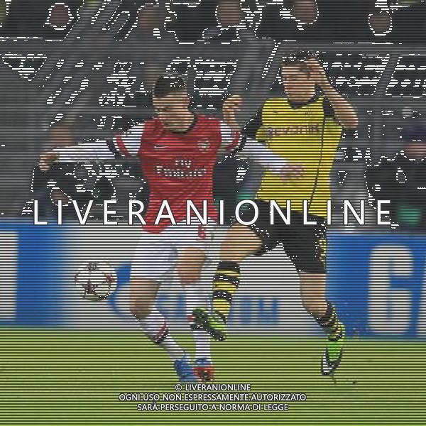 UEFA Champions League match between Borussia Dortmund and Arsenal FC on November 06, 2013 at the Signal Iduna Park stadium in Dortmund, Germany. 06.11.2013, Signal Iduna Park, Dortmund, GER, UEFA CL, Borussia Dortmund vs FC Arsenal, Gruppe F, im Bild Robert Lewandowski #9 (Borussia Dortmund) im Zweikampf gegen Laurent Koscielny #6 (Arsenal FC), Aktion, Action // during UEFA Champions League group F match between Borussia Dortmund and Arsenal FC at the Signal Iduna Park in Dortmund, Germany on 2013/11/07. EXPA Pictures © 2013, PhotoCredit: EXPA/ Eibner-Pressefoto/ Schueler *****ATTENTION - OUT of GER***** ©Photoshot/Ag. Aldo Liverani s.a.s.-Only Italy-Editorial Use Only
