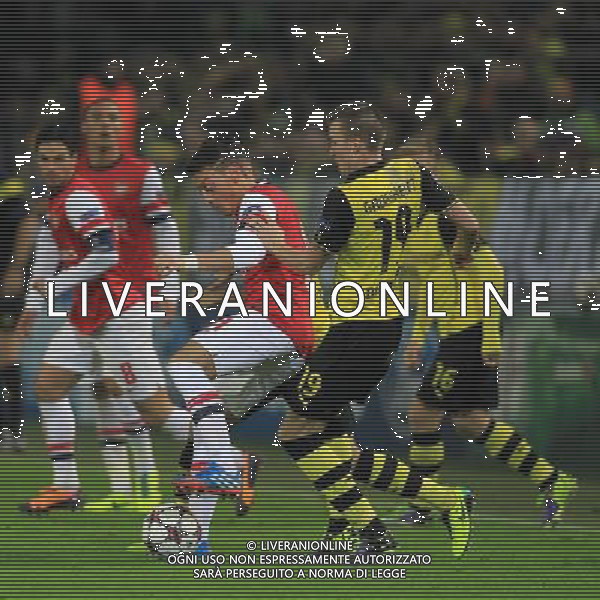 UEFA Champions League match between Borussia Dortmund and Arsenal FC on November 06, 2013 at the Signal Iduna Park stadium in Dortmund, Germany. 06.11.2013, Signal Iduna Park, Dortmund, GER, UEFA CL, Borussia Dortmund vs FC Arsenal, Gruppe F, im Bild Kevin Grosskreutz #19 (Borussia Dortmund) im Zweikampf gegen Mesut Oezil #11 (Arsenal FC), Aktion, Action // during UEFA Champions League group F match between Borussia Dortmund and Arsenal FC at the Signal Iduna Park in Dortmund, Germany on 2013/11/07. EXPA Pictures © 2013, PhotoCredit: EXPA/ Eibner-Pressefoto/ Schueler *****ATTENTION - OUT of GER***** ©Photoshot/Ag. Aldo Liverani s.a.s.-Only Italy-Editorial Use Only