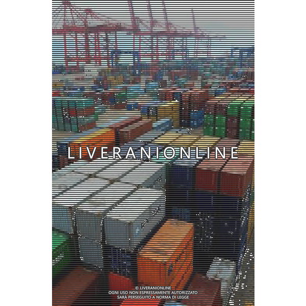 (131108) -- LIANYUNGANG, Nov. 8, 2013 () -- Containers of export goods are seen at the Port of Lianyungang, east China\'s Jiangsu Province, Nov. 8, 2013. In the first 10 months of 2013, China\'s exports and imports gained 7.6 percent from a year earlier, with the trade surplus growing 12 percent year on year to 1.25 trillion yuan. (/Wang Chun) (mt) ©Photoshot/Ag. Aldo Liverani s.a.s.-Only Italy-Editorial Use Only