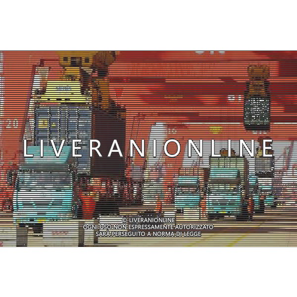 (131108) -- LIANYUNGANG, Nov. 8, 2013 () -- Cargo trucks are loaded with import goods at the Port of Lianyungang, east China\'s Jiangsu Province, Nov. 5, 2013. In the first 10 months of 2013, China\'s exports and imports gained 7.6 percent from a year earlier, with the trade surplus growing 12 percent year on year to 1.25 trillion yuan. (/Wang Chun) (mt) ©Photoshot/Ag. Aldo Liverani s.a.s.-Only Italy-Editorial Use Only