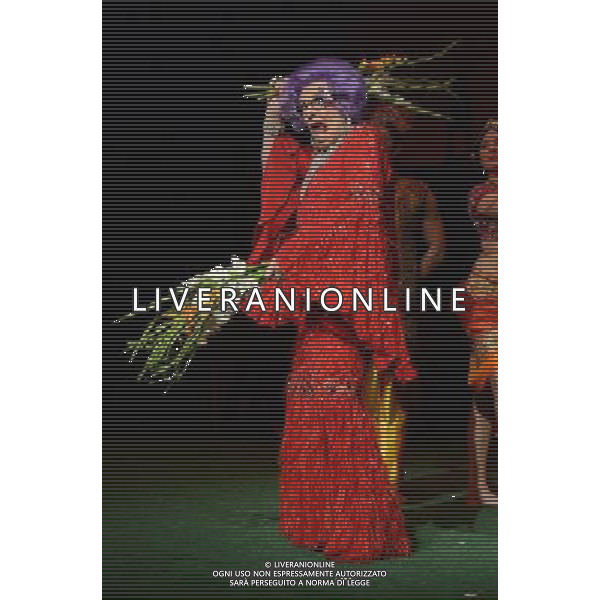 Dame Edna Everage (Barry Humphries) attends the photocall for the Barry Humphries\' Farewell Tour \'Eat Pray Laugh!\' at The London Palladium, London. 13th November 2013. AG ALDO LIVERANI SAS ONLY ITALY
