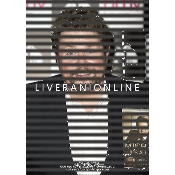 Michael Ball signs copies of his new DVD, Both Sides Now,at HMV Oxford Street, london, AG ALDO LIVERANI SAS ONLY ITALY