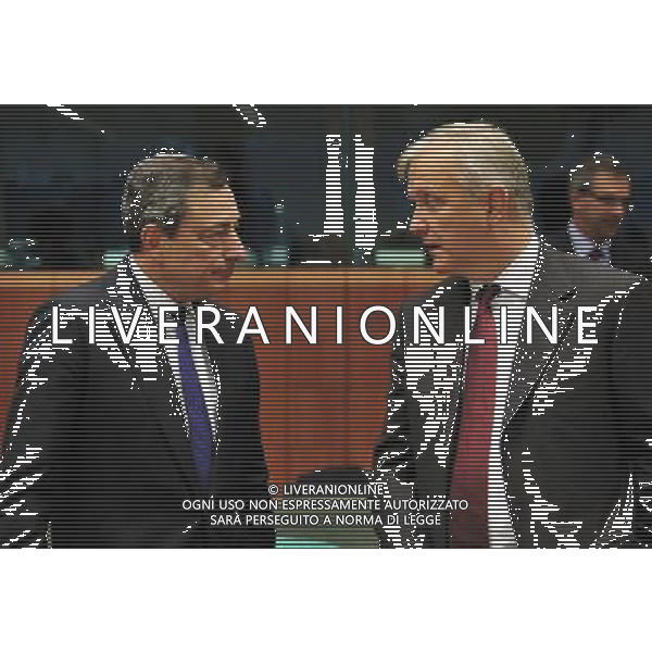 (131114) -- BRUSSELS, Nov 14, 2013 () -- The President of the European Bank Mario Draghi (L) talks with EU commissioner for Economic and Monetary Affairs Olli Rehn prior to a Eurozone finance ministers meeting at the EU Headquarters in Brussels, Nov 14, 2013. The 17-nation eurozone economy grew just 0.1 percent in the third quarter after a gain of 0.3 percent in the previous quarter, the Eurostat data showed on Thursday. (/Ye Pingfan) ©photoshot/AGENZIA ALDO LIVERANI SAS - ITALY ONLY - EDITORIAL USE ONLY - Riunione mensile dei ministri delle finanze Ecofin dell\'Unione europea a Bruxelles, in Belgio 15 novembre 2013