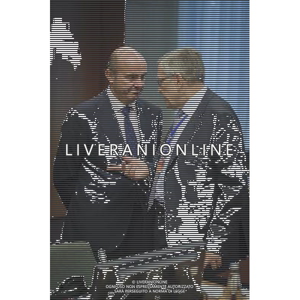 Spanish Minister of Economy Luis de Guindos (L) and Klaus Regling, chief executive of the European Financial Stability Facility ( EFSF ) at the start of the Eurogroup meeting at the EU headquarters in Brussels, Belgium on 14.11.2013 Dijsselbloem said prior to a EU ECOFIN council meeting that Spain has \'turned a corner\' and is on the way to recovery after two years recession. by Wiktor Dabkowski ©photoshot/AGENZIA ALDO LIVERANI SAS - ITALY ONLY - Riunione mensile dei ministri delle finanze Ecofin dell\'Unione europea a Bruxelles, in Belgio 14 novembre 2013