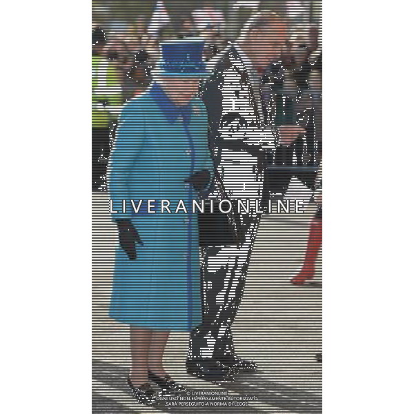 MANCHESTER, ENGLAND - NOVEMBER 14: Queen Elizabeth II and Prince Philip, Duke of Edinburgh arrive for a visit to The Factory Youth Zone on November 14, 2013 in Manchester, England. ©photoshot/AGENZIA ALDO LIVERANI SAS - ITALY ONLY - EDITORIAL USE ONLY - Reali Inglesi: La Regina Elisabetta II d\'inghilterra e il marito Filippo Duca di Edimburgo in Visita a Manchester Gran Bretagna - 14 novembre 2013