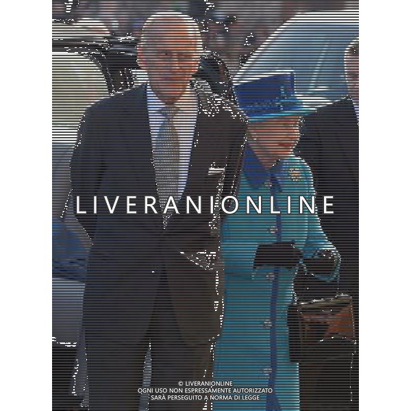 MANCHESTER, ENGLAND - NOVEMBER 14: Queen Elizabeth II and Prince Philip, Duke of Edinburgh arrive for a visit to The Factory Youth Zone on November 14, 2013 in Manchester, England. ©photoshot/AGENZIA ALDO LIVERANI SAS - ITALY ONLY - EDITORIAL USE ONLY - Reali Inglesi: La Regina Elisabetta II d\'inghilterra e il marito Filippo Duca di Edimburgo in Visita a Manchester Gran Bretagna - 14 novembre 2013